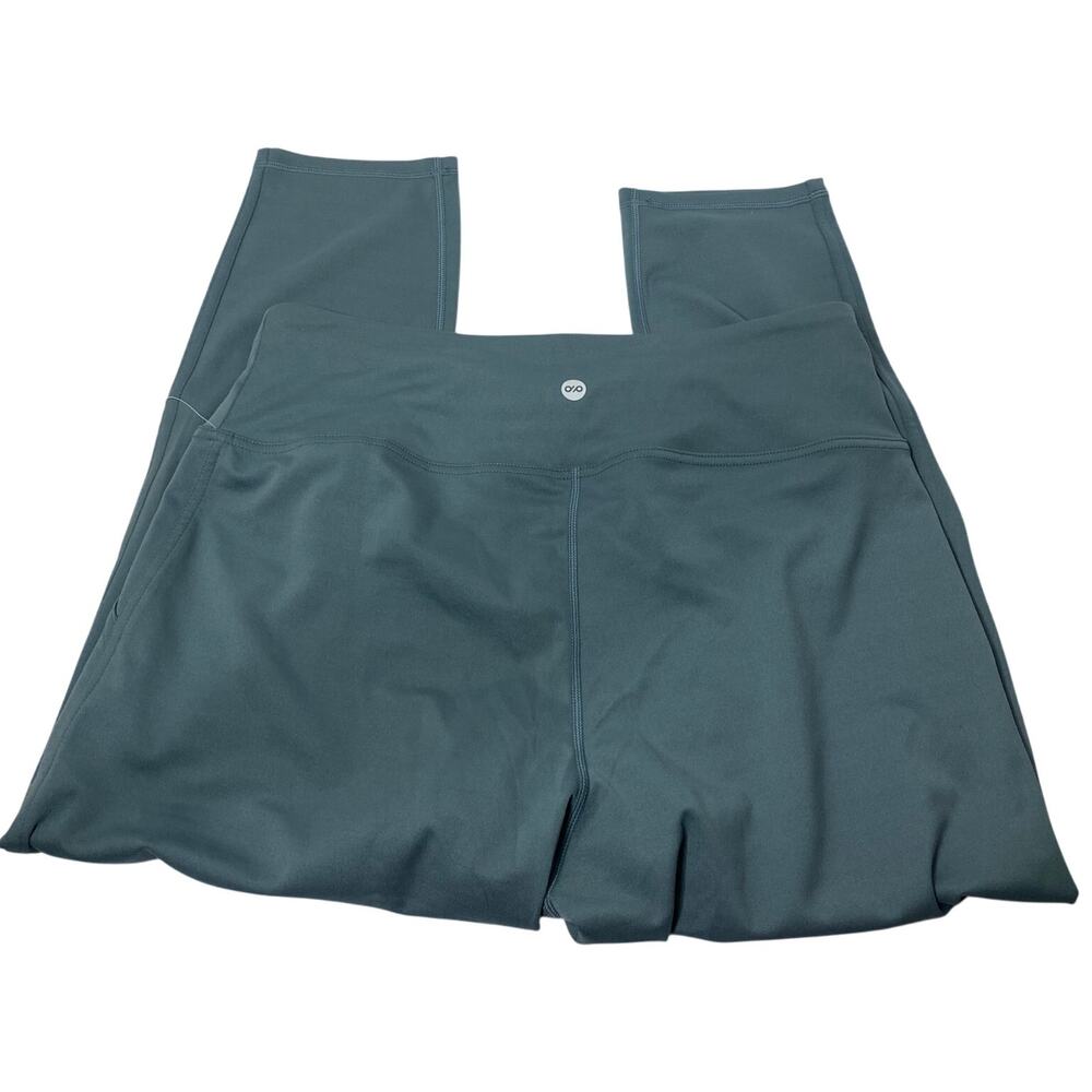 DIP Women's Crop Leggings, Size 1X, Gray, Phone Pocket, NWT - Picture 3 of 6